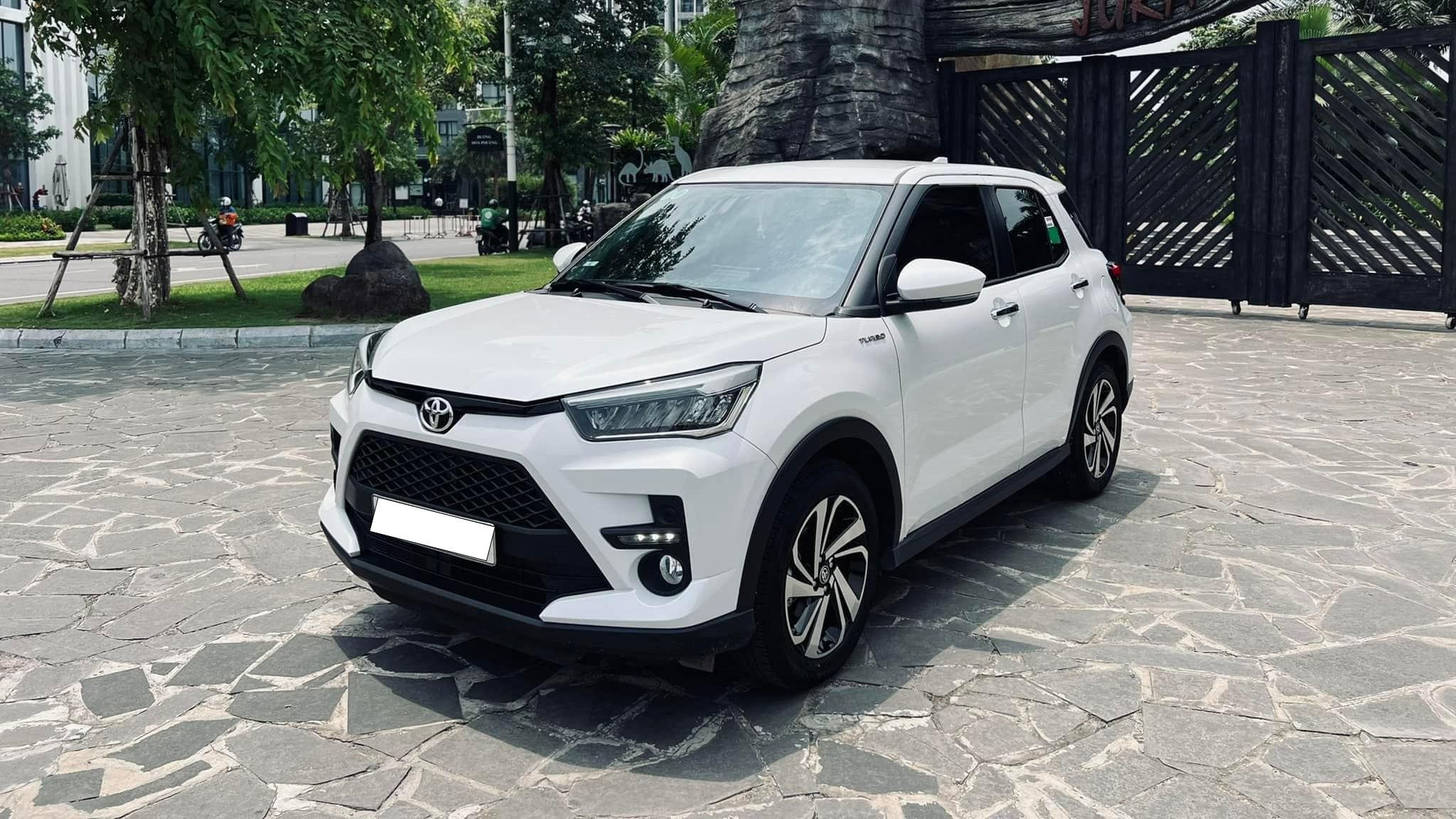 VinFast VF 5 vs Toyota Raize