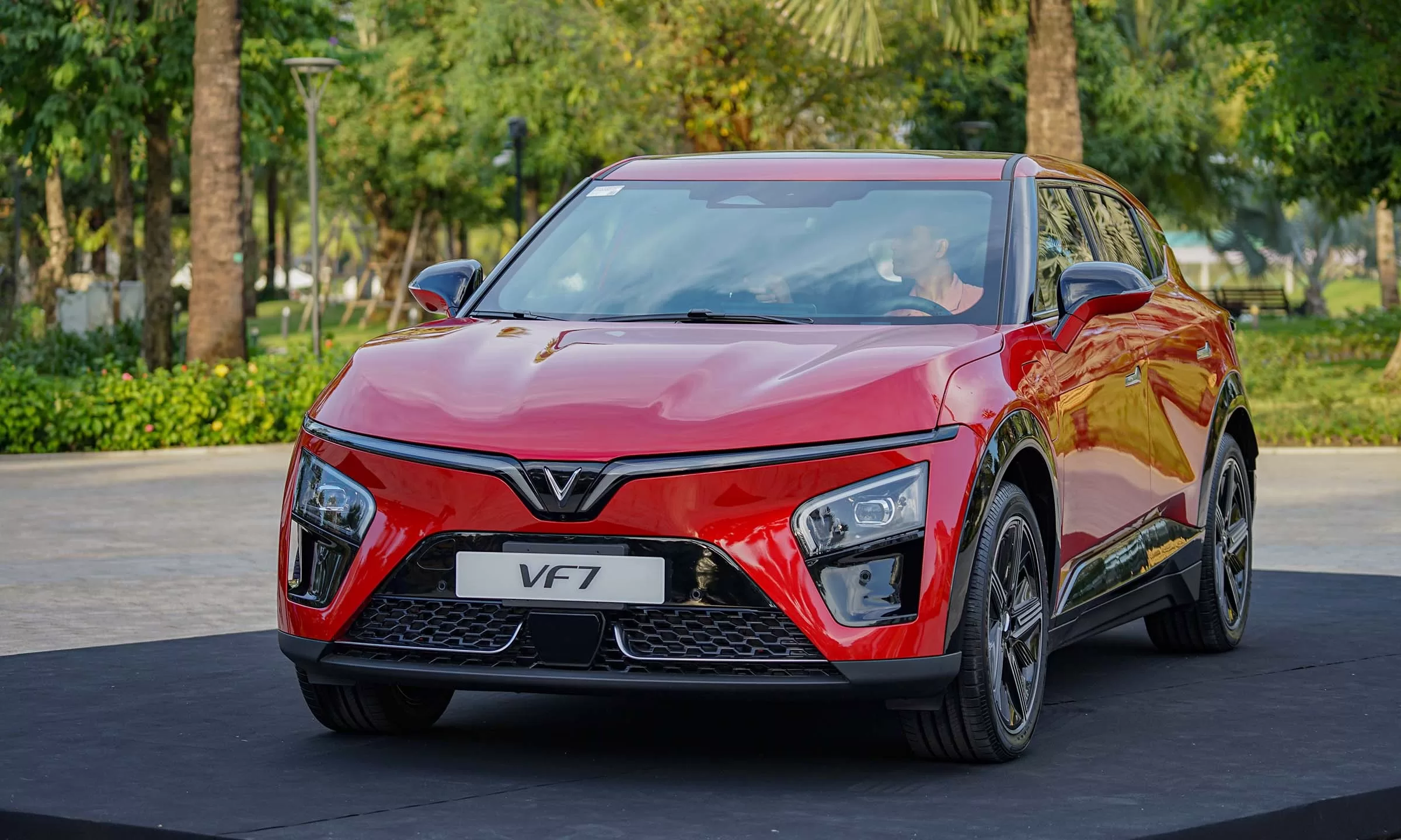 VinFast VF 7 vs Mazda CX-5