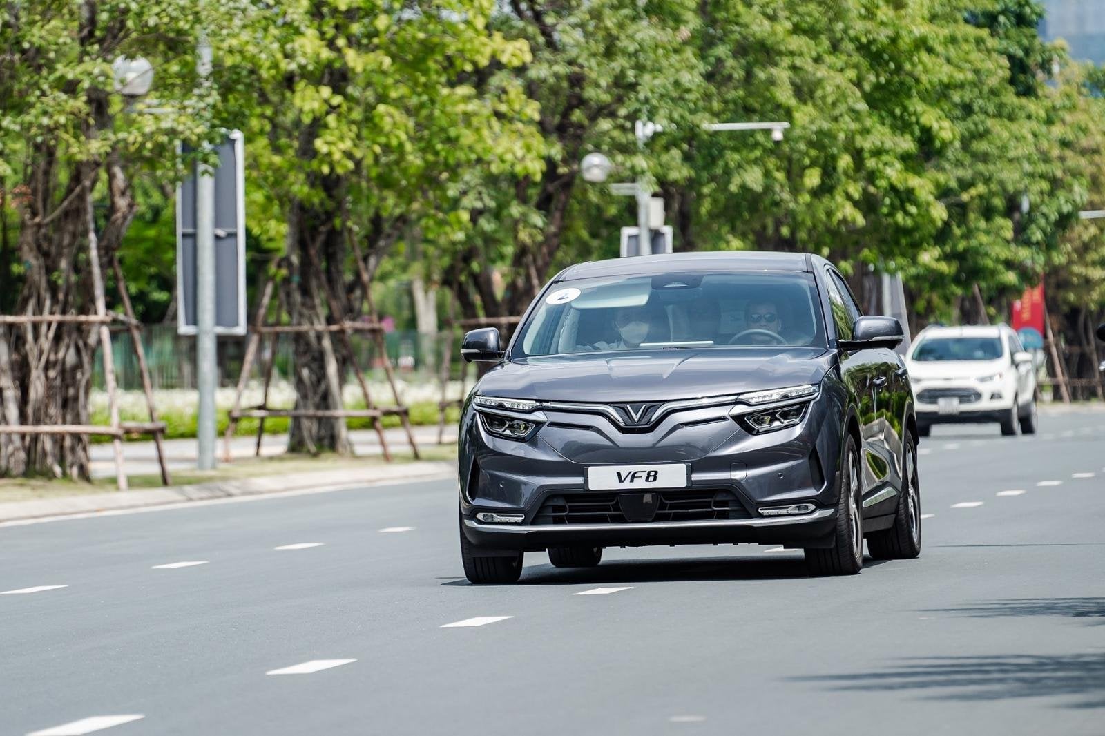 Quãng đường thực tế ô tô VinFast VF8 chạy được sau mỗi lần sạc, mỗi kW điện đi được bao nhiêu km?